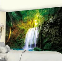 منظر شلال مع طبيعة خضراء