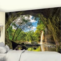 منظر كهف في غابة