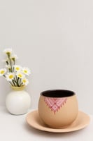 كوب فخار مع صحن