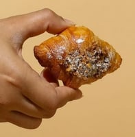 pecan croissant mini - كرواسون بيكان صغير