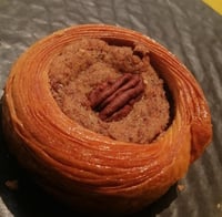 5 حبات دانيش بيكان - danish pecan 5 pic