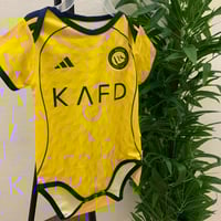 افرول مواليد بشعار نادي النصر الجديد