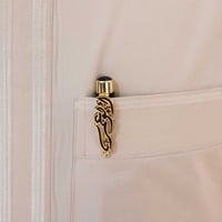 قلم مبطن بتقنية نحت الاسم