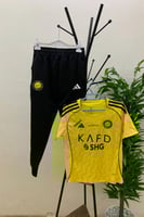 طقم تيشيرت نادي النصر الاساسي مع بنطلون 2026