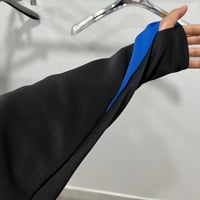 سويتر نادي برشلونة بفتحة إبهام