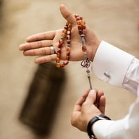 سبحة رجالي بالاسم احجار الماربل ابيض