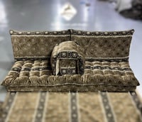 طقم جلسات خارجية لون بني مزخرف