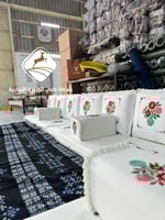 جلسة مطرزة وردة المزهرية ابيض