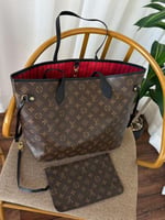 LV اسود