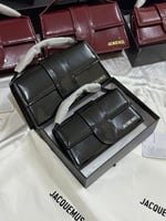 اسود فضي