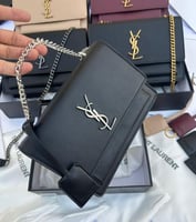 اسود فضي