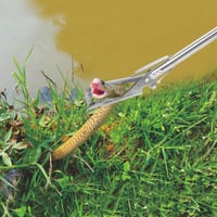 كماشة ملقاط للثعابين والنفايات 120 سم - يوفر أمان...