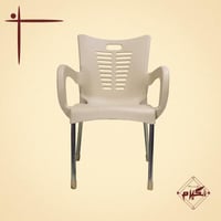 كرسي بلاستك لون بيج