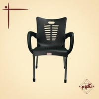 كرسي بلاستك لون أسود