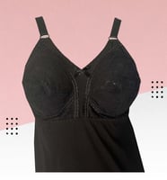 شلحة طويلة بحمالة صدر من الدانتيل مبطنة نصف الصدر...