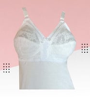 شلحة طويلة بحمالة صدر من الدانتيل مبطنة نصف الصدر...