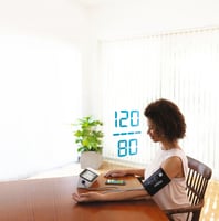 جهاز قياس ضغط الدم الكتروني OMRON M7