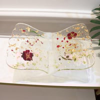 حامل المصحف بالريزن وبالورد الطبيعي المجفف