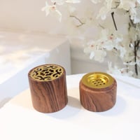 مصحف مع مبخرة تصميم خشبي