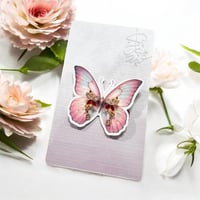 أخراص شكل فراشة بثيم