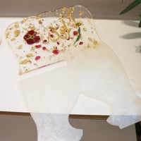 حامل المصحف بالريزن وبالورد الطبيعي المجفف