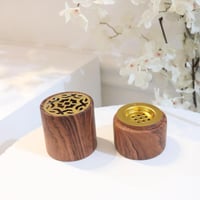 مصحف مع مبخرة تصميم خشبي