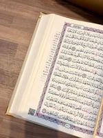 طقم هدية مصحف مع الفازة بالاسمنت