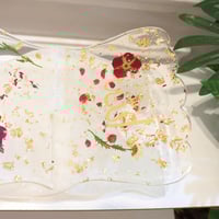 حامل المصحف بالريزن وبالورد الطبيعي المجفف