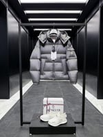 جاكيت Moncler Maya 70 Hooded Short Down