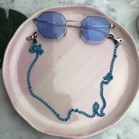 تعليقه نظاره باللون ازرق