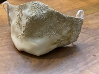 كمامة مناسبات بتطريز ذهبي الوان متعددة