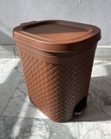 سلة مهملات راتان متعددة الألوان