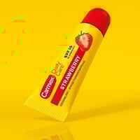 مرطب شفاه بالفراولة مع حماية SPF 15 من كارمكس – 10...