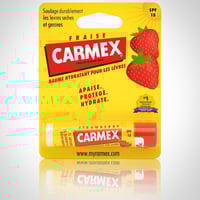 مرطب شفاه بالفراولة مع حماية SPF 15 من كارمكس – 10...