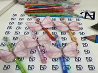 قلم رصاص مع ثيم فراشة للبنات وثيم سيارة للأولاد