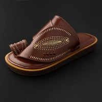 حذاء شرقي مُطرز بِـ خيّط الزَري - بني