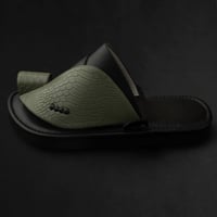 حذاء شرقي نقش جلد ثعبان زيتي اسود