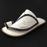 حذاء شرقي تطريز يدوي - ابيض كحلي