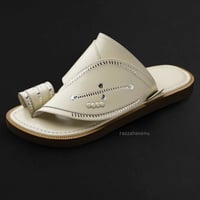 حذاء شرقي مطرز بيج بني