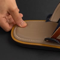 حذاء شرقي تطريز يدوي - كحلي بيج