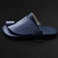 حذاء شرقي نقش جلد نعام كحلي