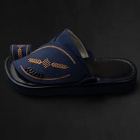 حذاء شرقي شامواه مطرز كحلي