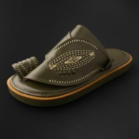 حذاء شرقي مُطرز بِـ خيّط الزَري - زيتي