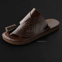 حذاء شرقي نقش جلد ثعبان بني