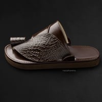 حذاء شرقي نقش جلد ثعبان بني