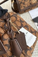 حقيبة coach بحجمين