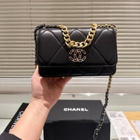 حقيبة شانيل كروس ذهبي