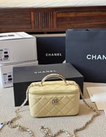 حقيبة chanel | فضي عدة الوان صغيرة