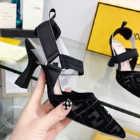 كعب فندي اسود