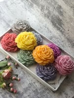 توزيعات شمعة الجوري المعطره ( السعر للحبه )